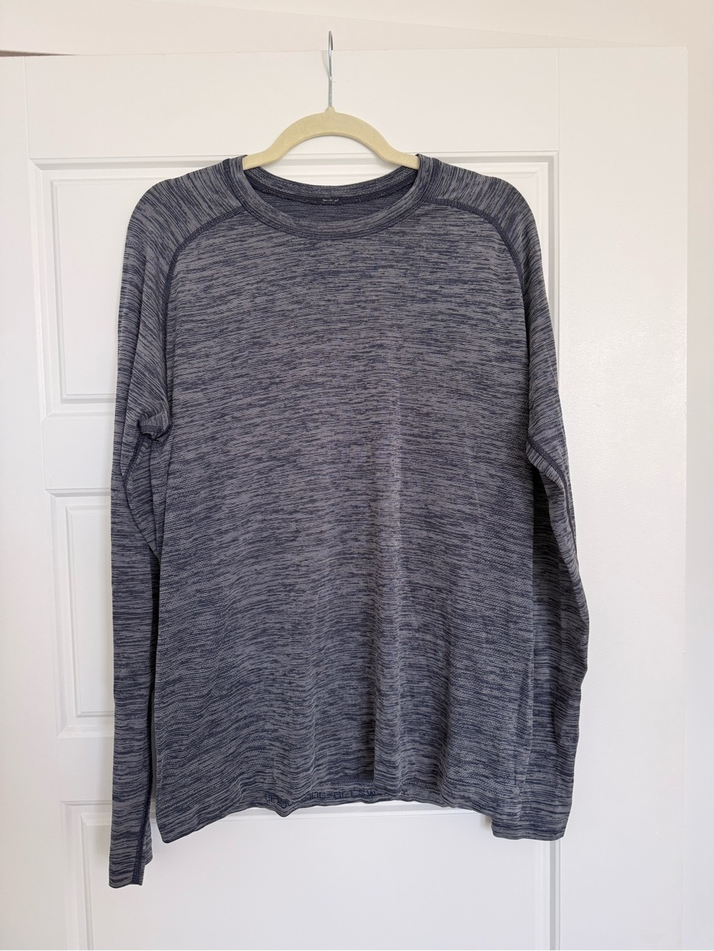 Lululemon Men's Heather Gray Long-Sleeve Crewneck Shirt